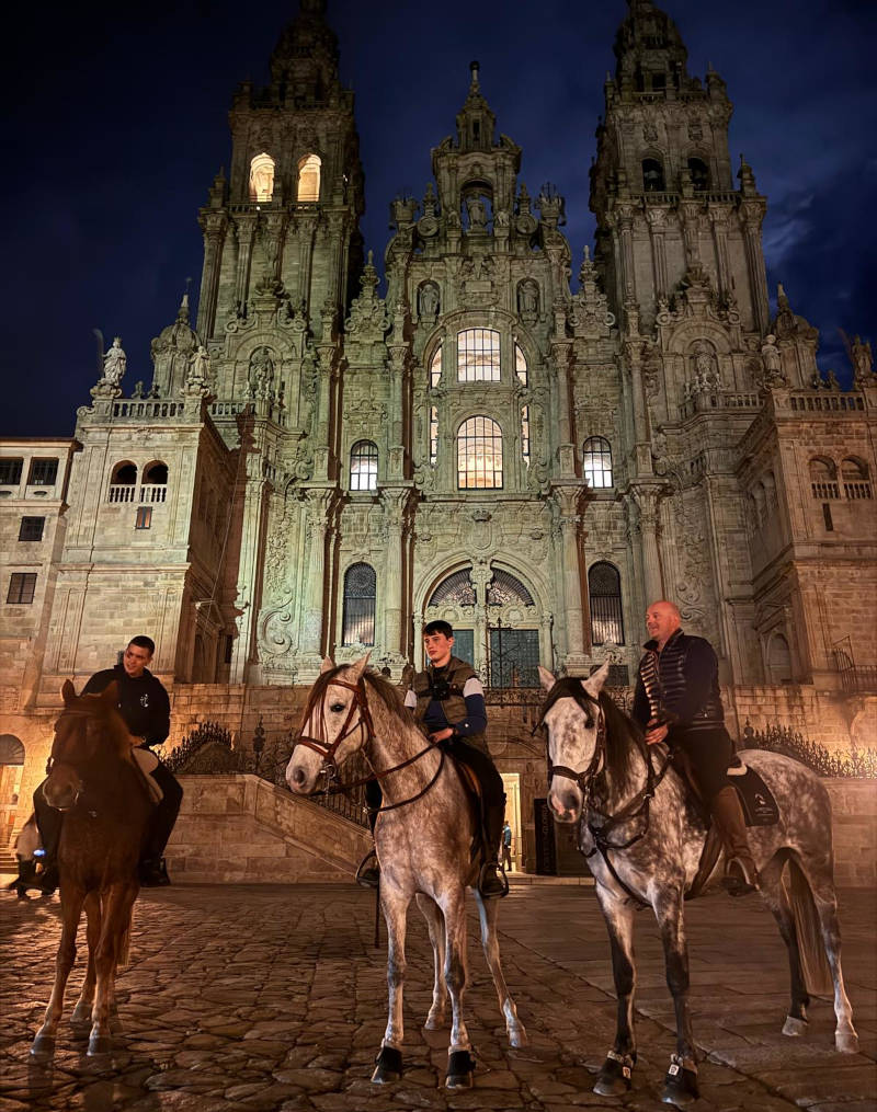 peregrinos-caballo-ruta-camino-santiago-equino-jinete-25