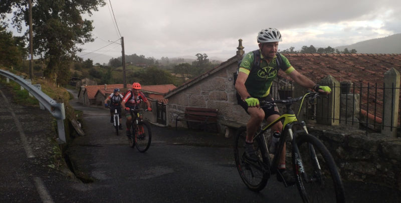 subida-corredoira-peregrinos-bici-btt-bicicleta-2023-09